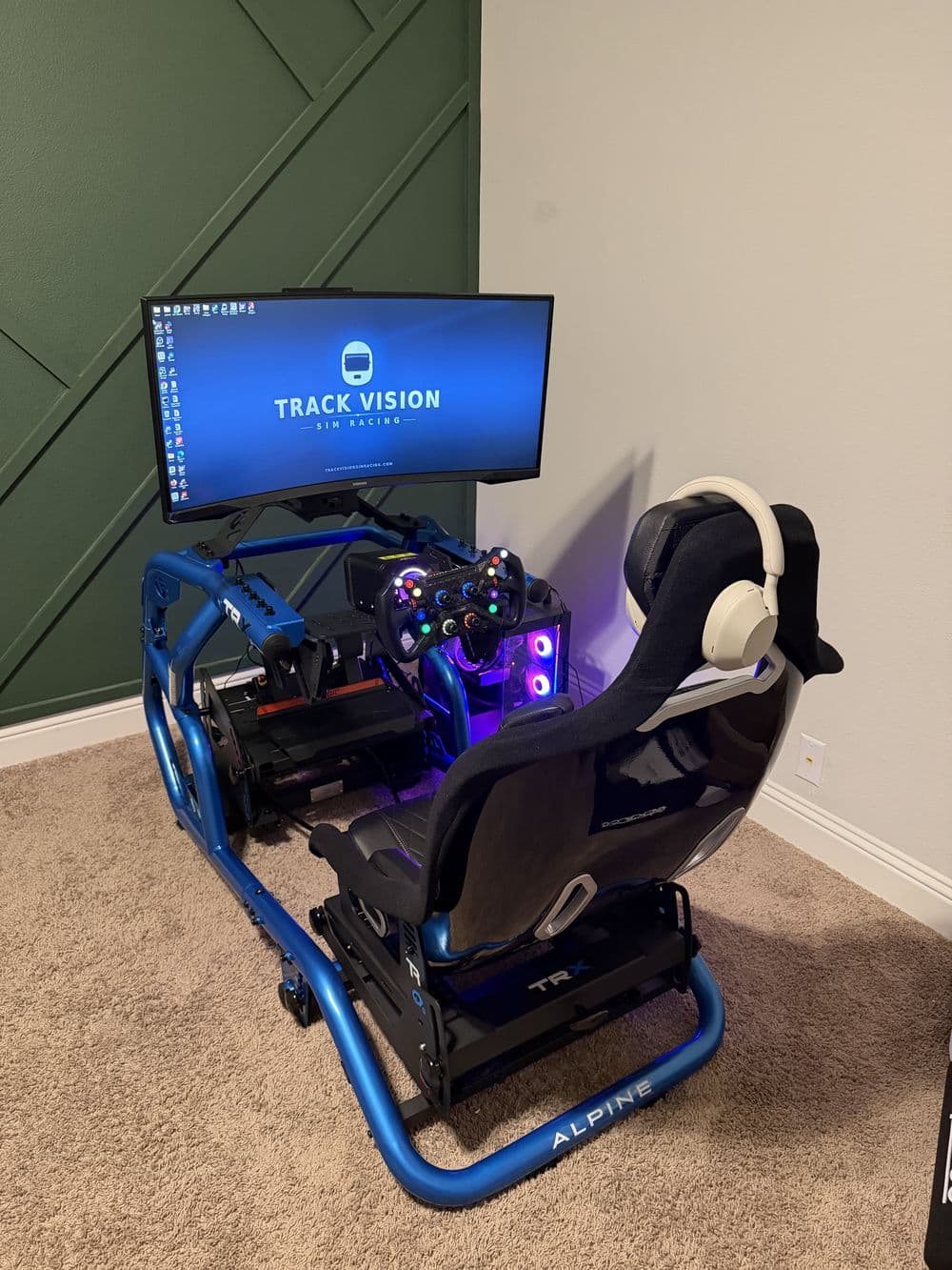 Blue tubular sim rig with a single screen